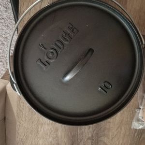 LODGE CAST IRON POT